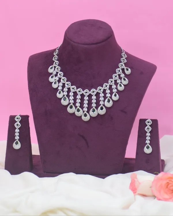 Green_Brass_Necklace_Set_For_Women